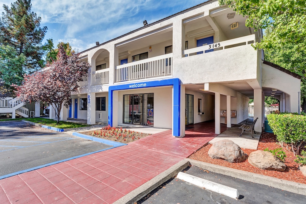 Super 8 by Wyndham Santa Rosa North - photo 3