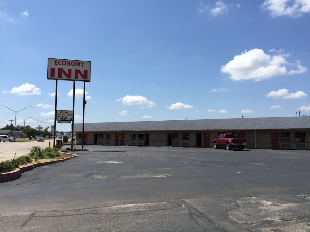 Economy Inn — Ada — photo 2