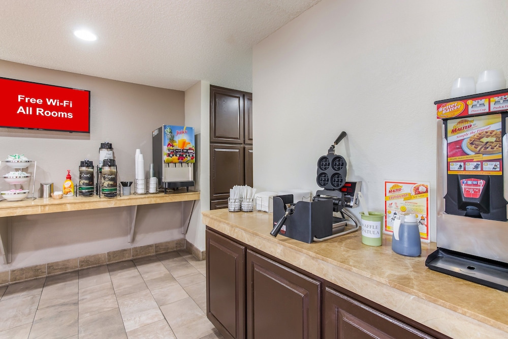 Red Roof Inn Albuquerque Midtown - photo 29