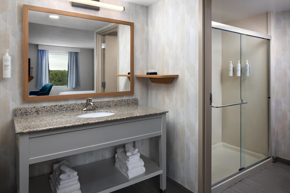 Hampton Inn Neptune Wall - photo 24