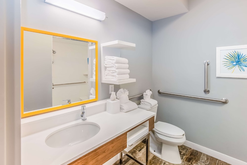 Hampton Inn Pensacola Beach - photo 67