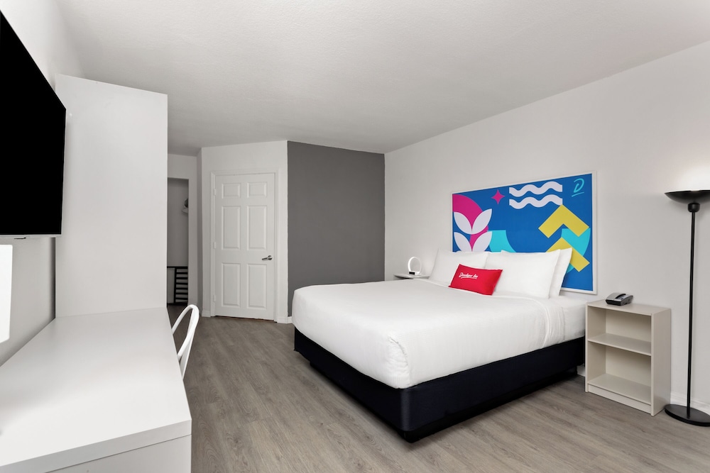 Baymont by Wyndham Orlando North Millenia - photo 8
