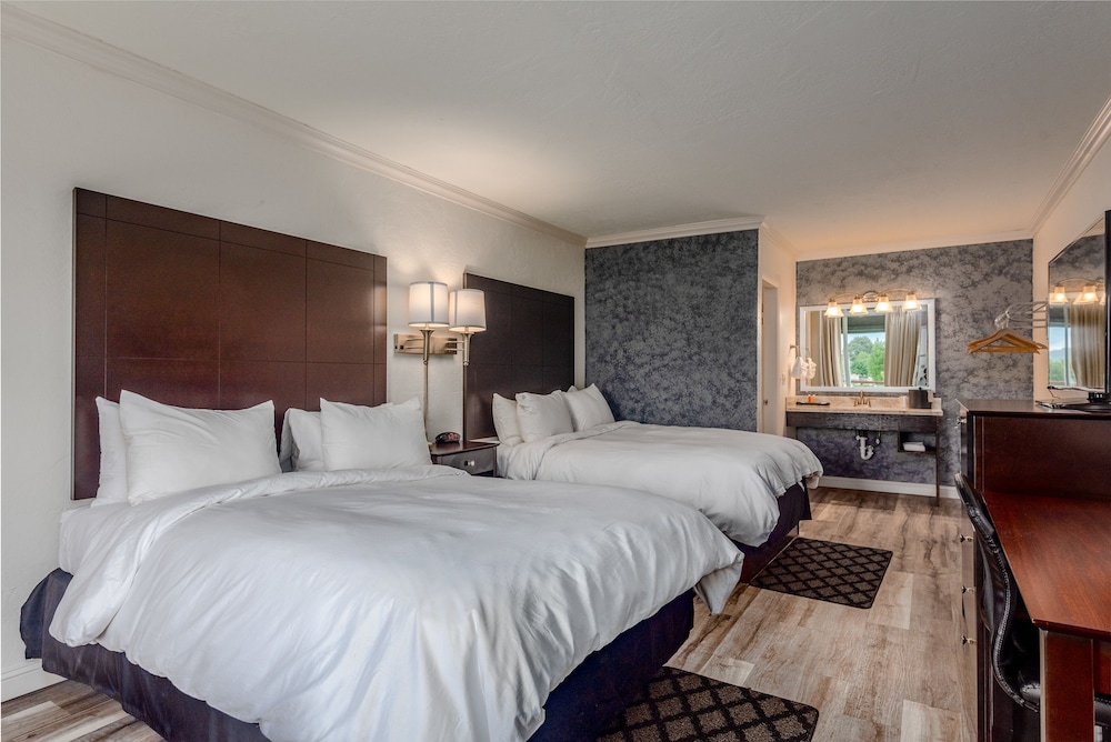 Fairway Inn — hotel in Berryville