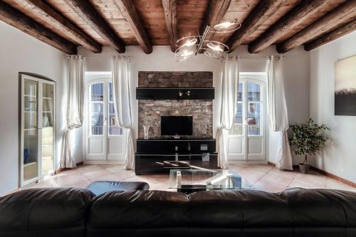 Cielo Apartment by Quokka 360 in the Centre of Como — 4-Star Luxury Hotel in Como, Italy