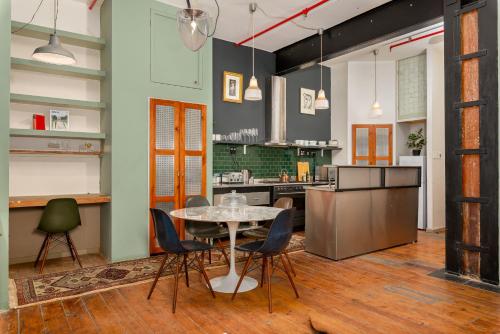 Wolroy House 303