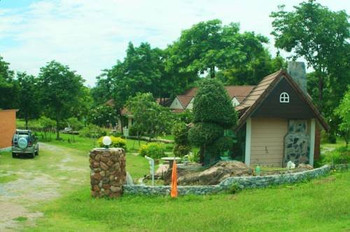 Phutawan Resort in Chai Badan, Thailand
