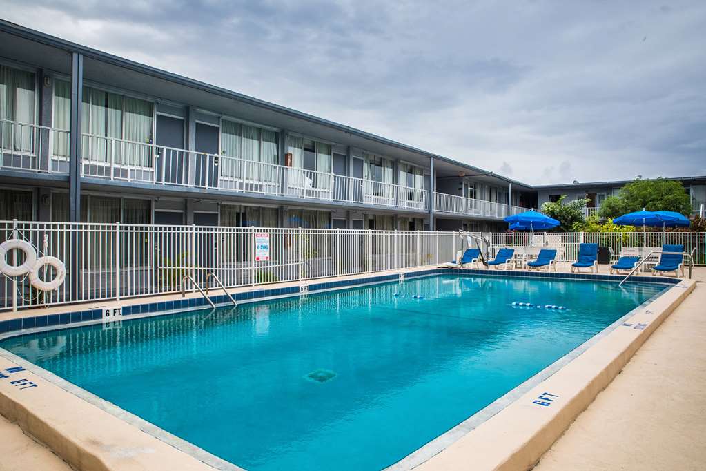 Days Inn by Wyndham Stuart - photo 7