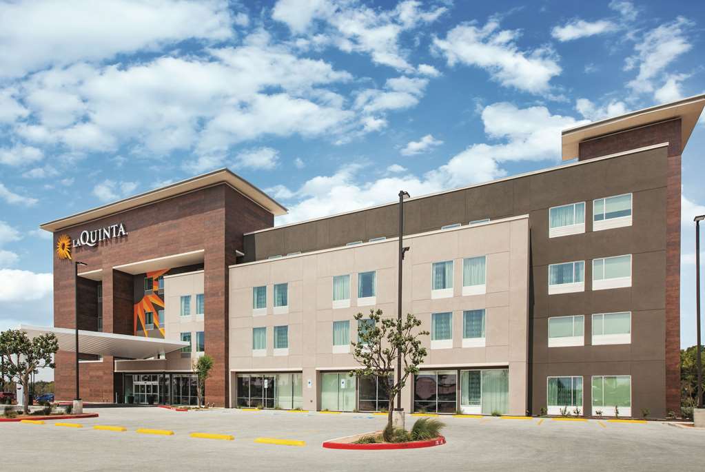 La Quinta Inn & Suites by Wyndham McAllen La Plaza Mall - featured photo