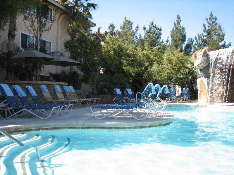 Blue Moon Resort - photo 2