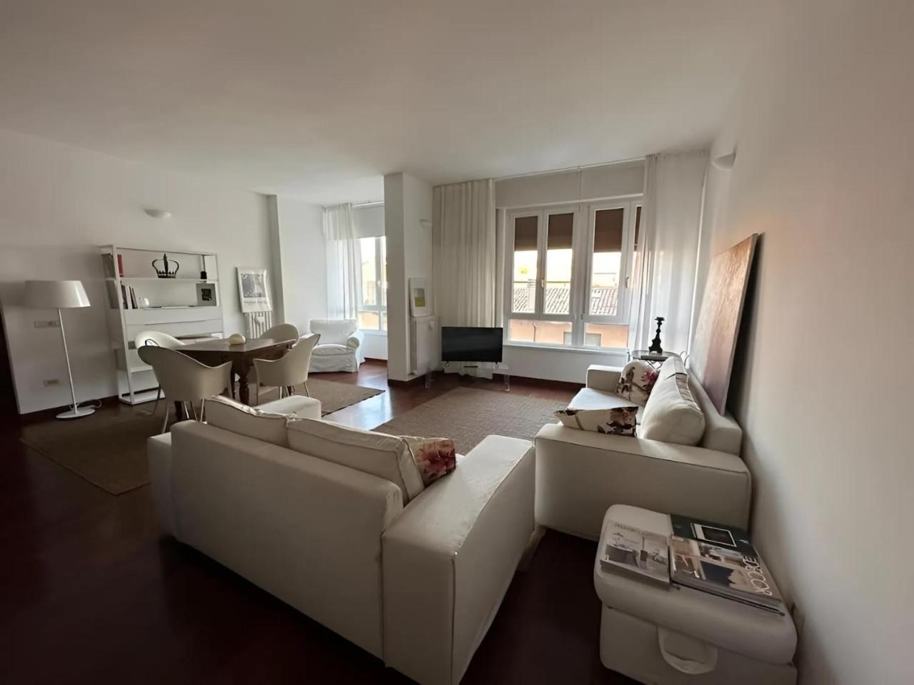 Appartamento Elegante Vicino Mare E Centro — 4-Star Luxury Hotel in Pesaro, Italy