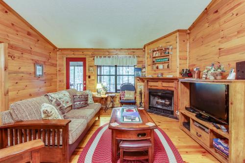 Bird Haus — 4-Star Luxury Hotel in Batesville, United States