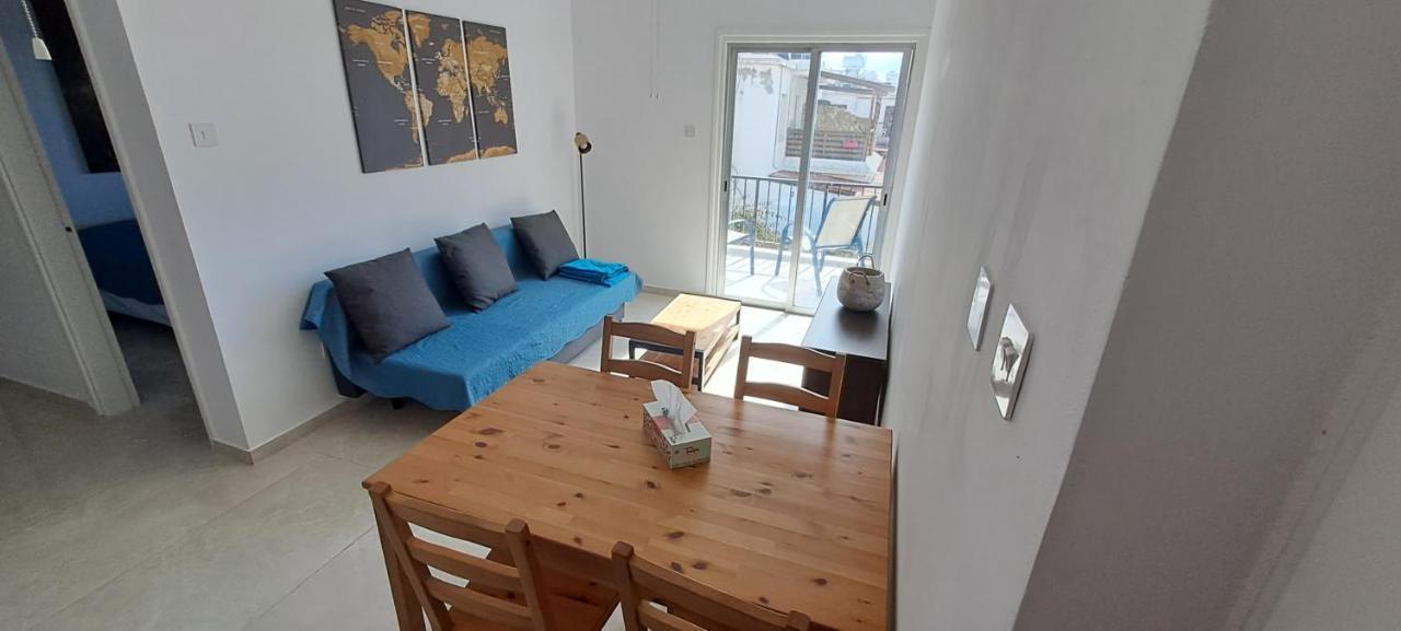 Renovated 2 Bedroom Apartment in Light House Beach