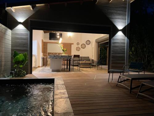 La Villa Paille en Queue — 4-Star Luxury Hotel in Saint-Paul-Les-Dax, Réunion