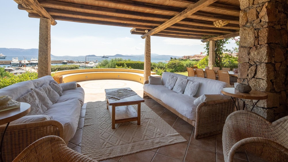 Welcomely Villa Acqua Marina — 4-Star Luxury Hotel in Golfo Aranci, Italy