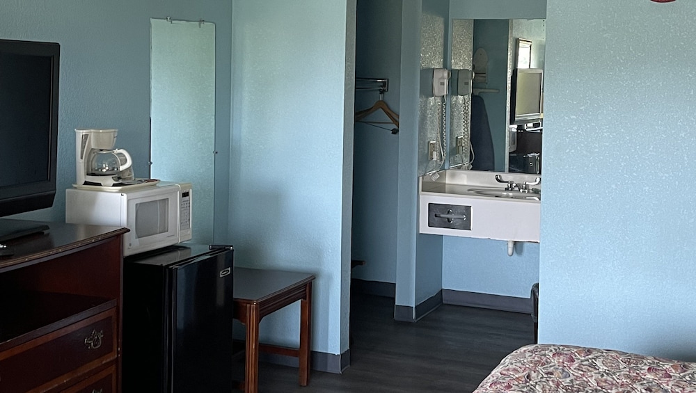 Mayfair Inn - photo 17