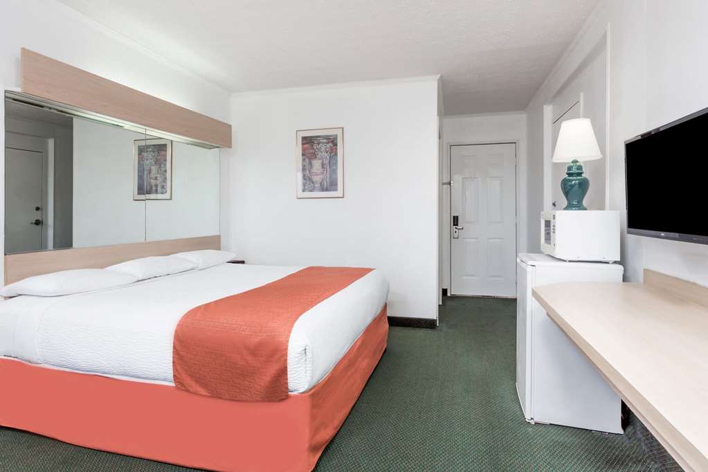 Microtel Inn & Suites By Wyndham Athens - photo 14