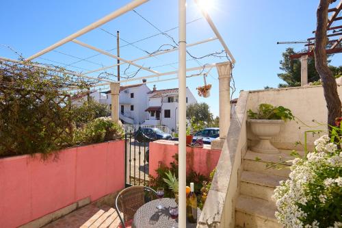 Sunny Charming Apartment