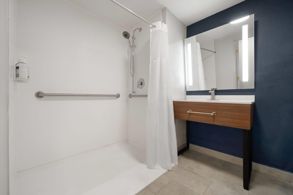 Wingate by Wyndham Dublin Near Claytor Lake State Park - photo 44