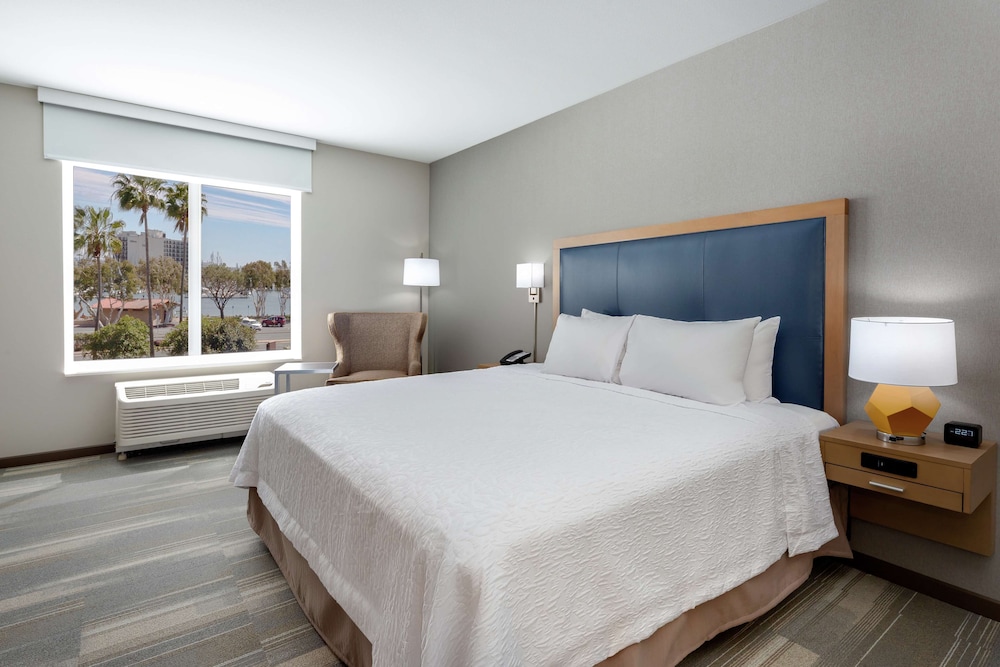 Hampton Inn & Suites San Diego Airport Liberty Station - photo 15