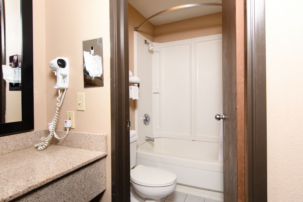 Days Inn By Wyndham Pittsburgh Harmarville - photo 14