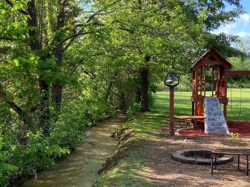 Mountain Valley Paradise - last minute hotel in Sevierville