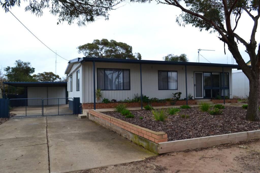 Ocean Breeze — hotel in Moonta Bay