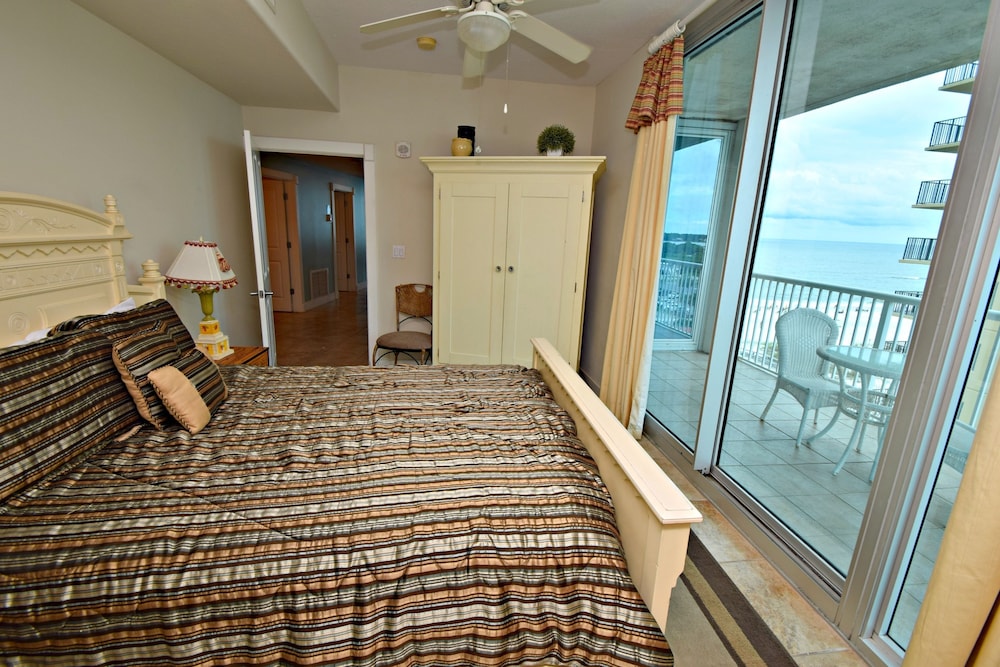 Island Tower 703 by RedAwning - photo 3