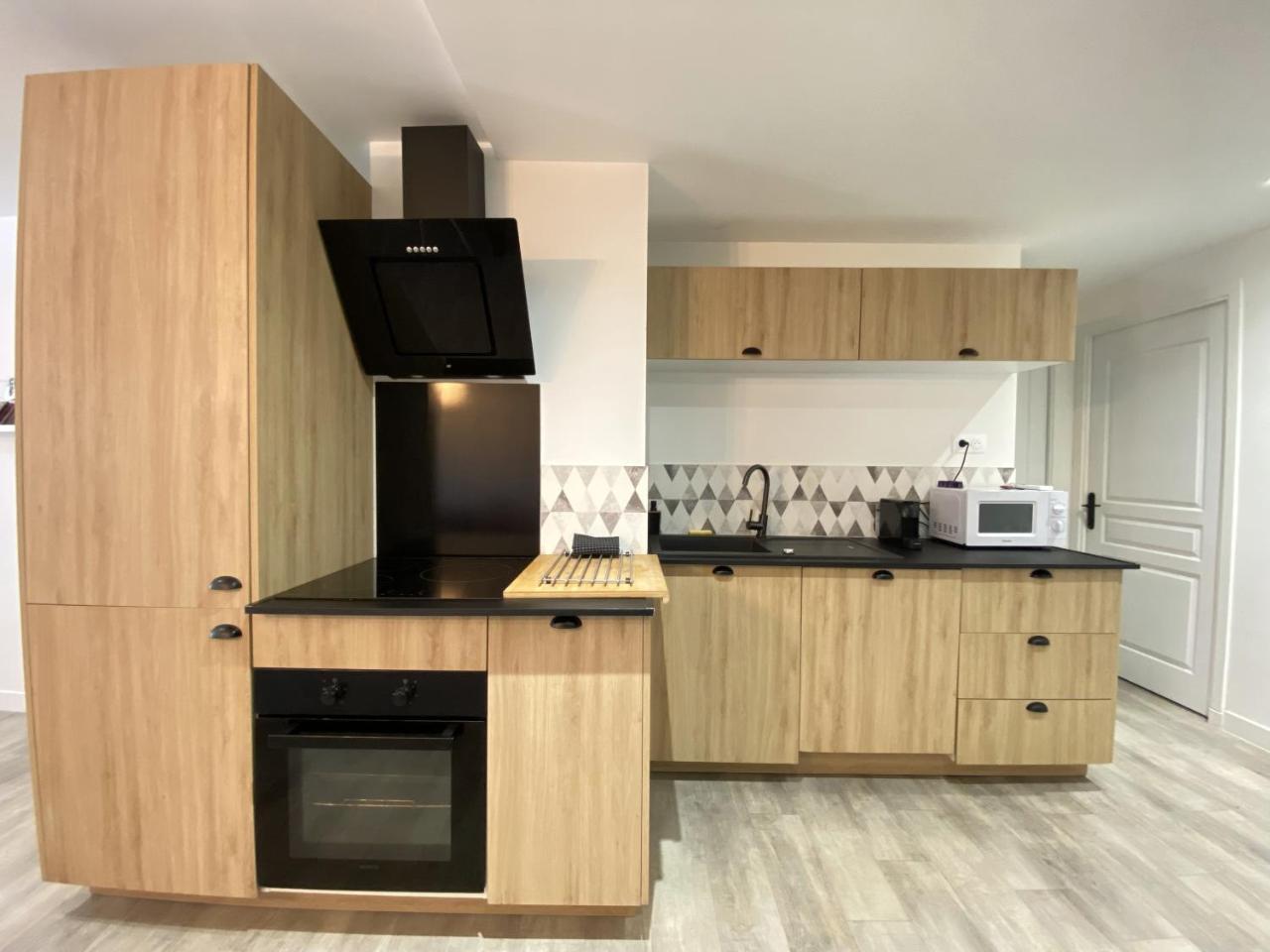 La Cle Climatisation Parking Prive Ideale Professionnels Familles Amis in Hyeres, France