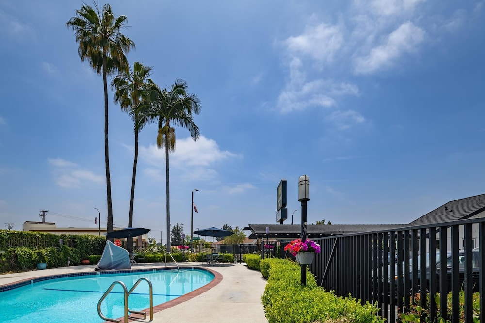 Vagabond Inn Whittier - photo 30