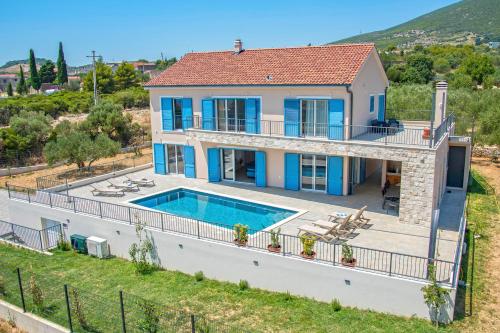 Villa J&J — 4-Star Luxury Hotel in Kastel Novi, Croatia