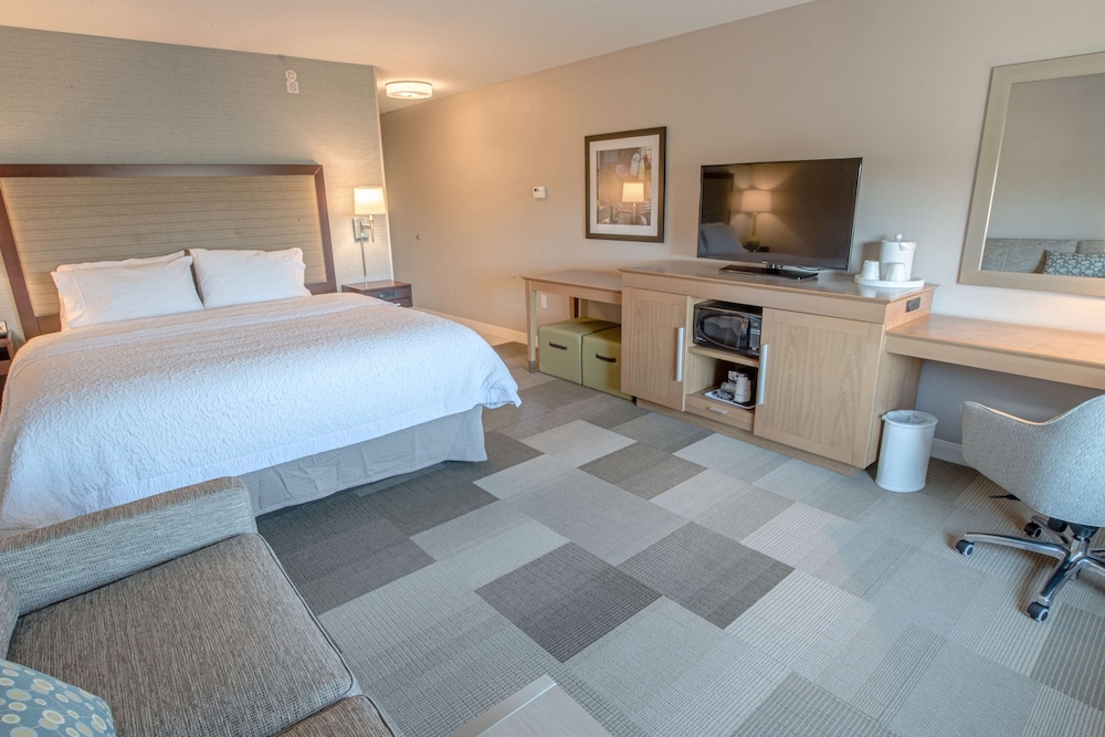 Hampton Inn by Hilton Amesbury - photo 9