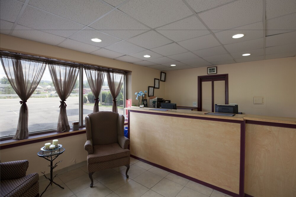 Econo Lodge Wytheville Area - photo 9