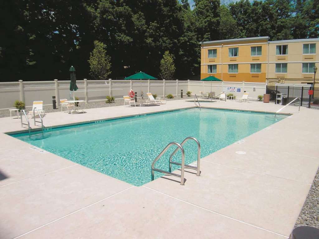 La Quinta Inn & Suites by Wyndham Danbury - photo 12
