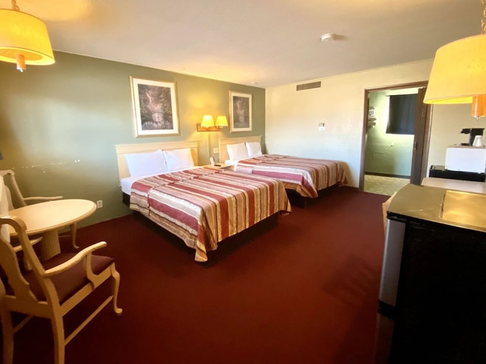 Hillcrest Motel - photo 17