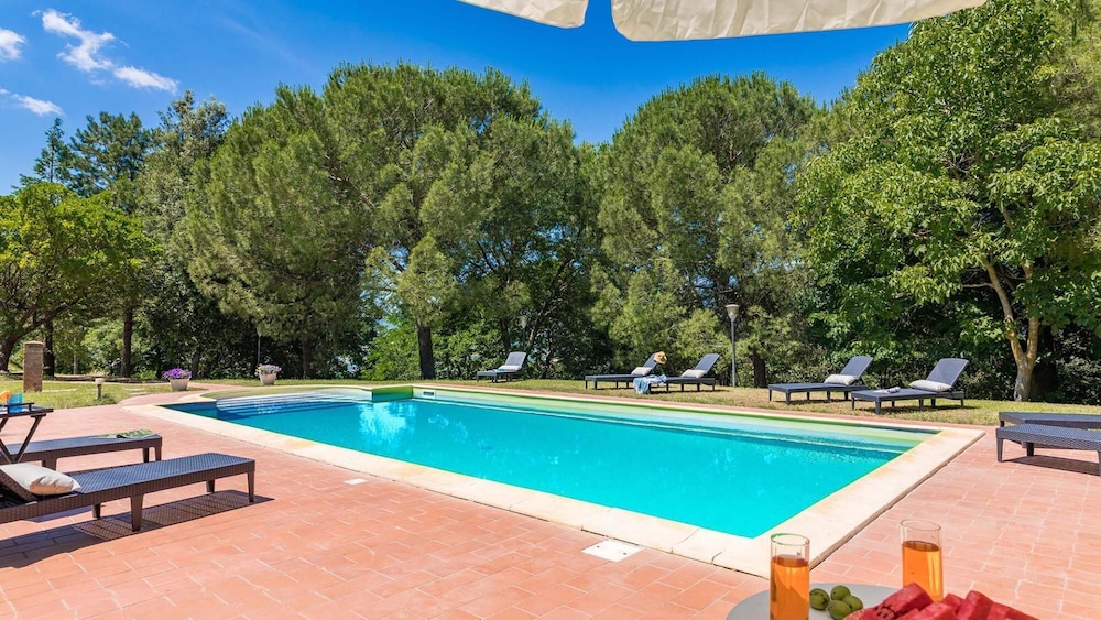 Poggio Medei 10 Emma Villas — 4-Star Luxury Hotel in Citta Della Pieve, Italy