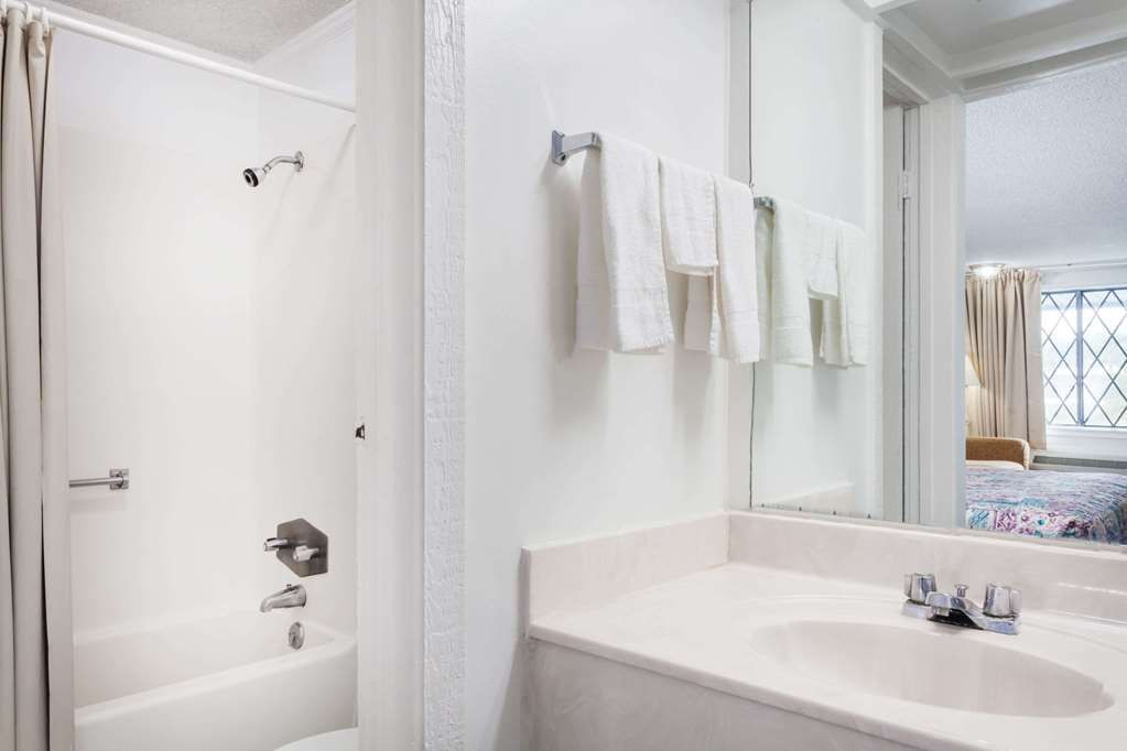 Knights Inn Columbia - photo 12