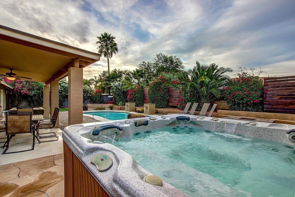 SLS Verde Luxury Estate with FREE Heated Pool Spa Pool Table & Muc - photo 15