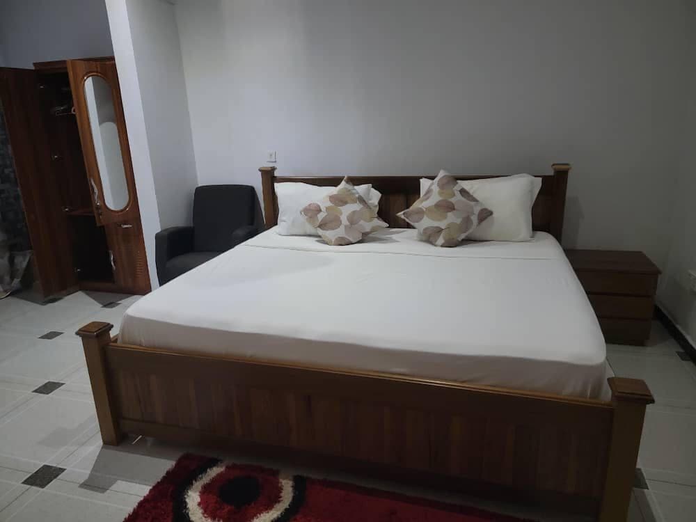 Hide View Hotel — Unknown City — photo 4
