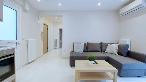 A modern and bright apartment in Kolonaki — 4-Star Luxury Hotel in Athens, Greece