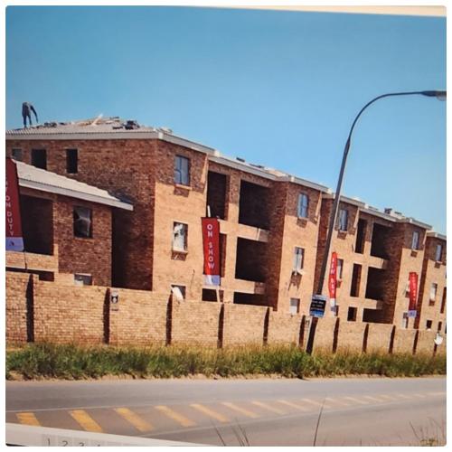 Two Bedroom Townhouse The Pines Albertsdal — 4-Star Luxury Hotel in Alberton, South Africa