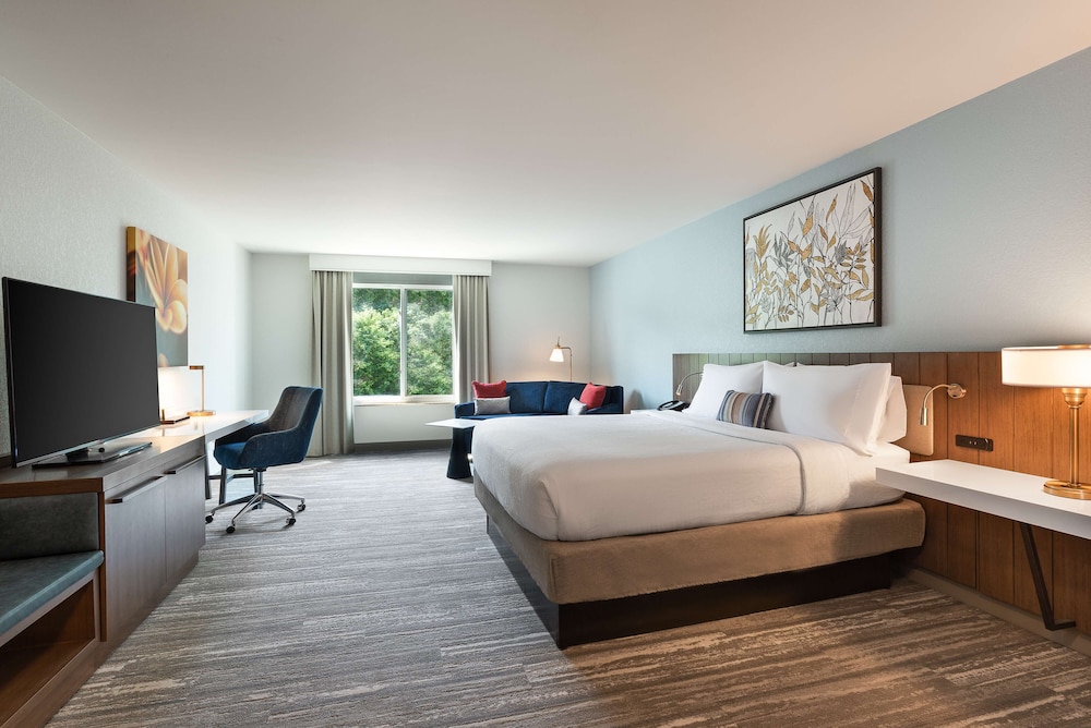 Hilton Garden Inn Melville - photo 9