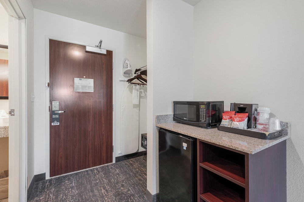 Cobblestone Hotel & Suites Urbana - photo 24