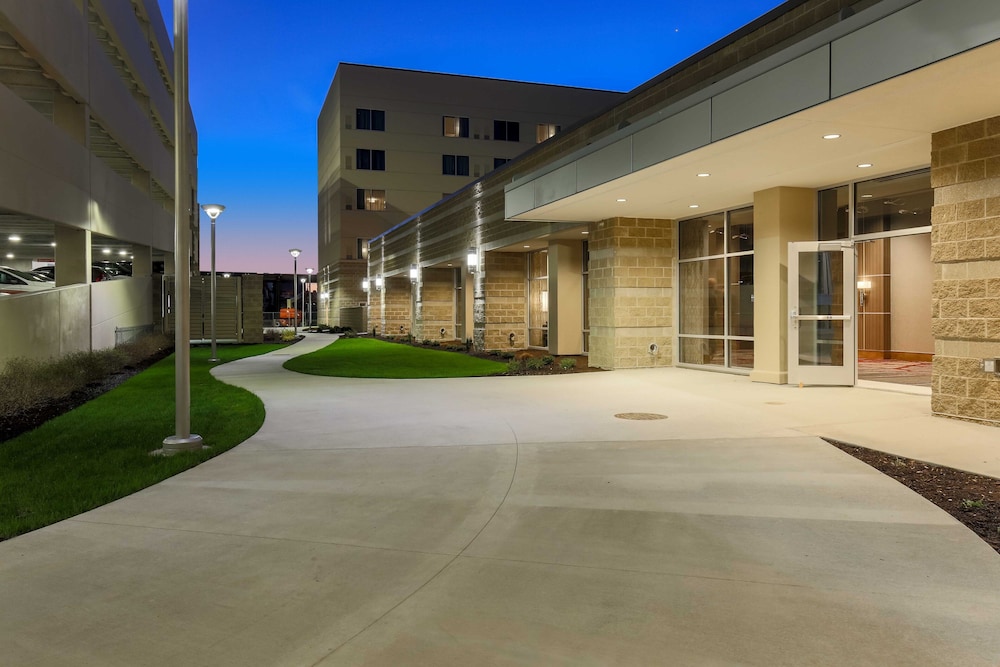 DoubleTree by Hilton Evansville - photo 37