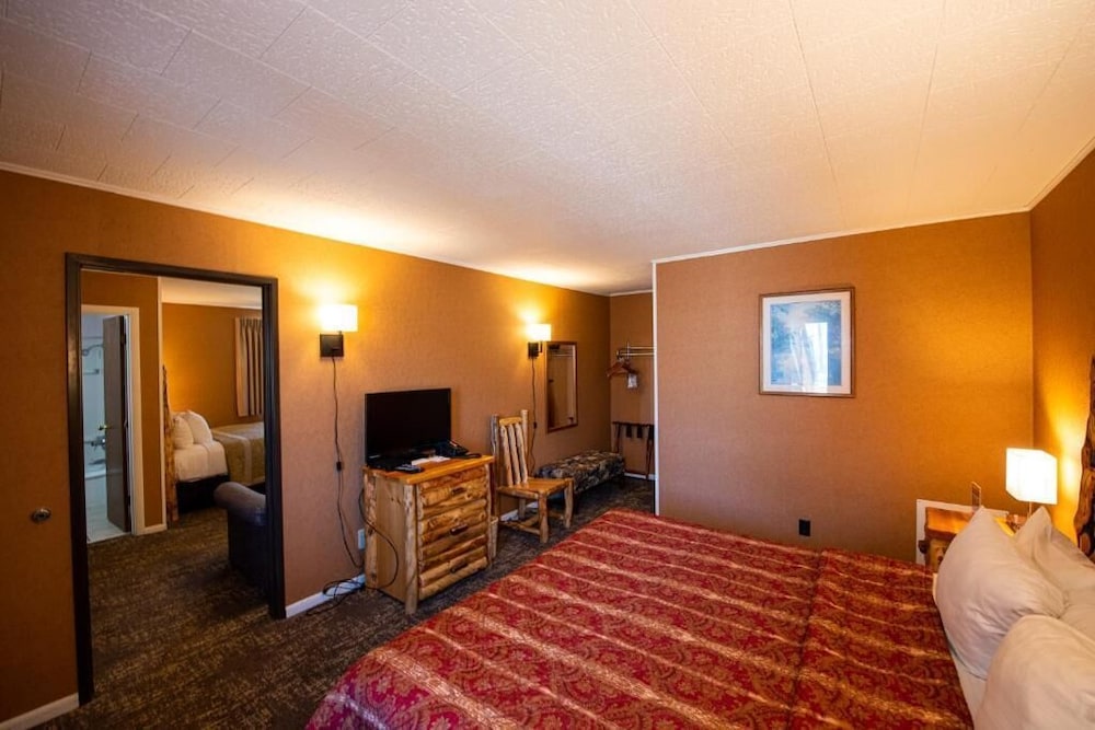 Super 8 by Wyndham Bridgeview of Mackinaw City - photo 24
