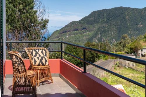 Retiro do Artista art and views over the valley in Sao Vicente, Portugal