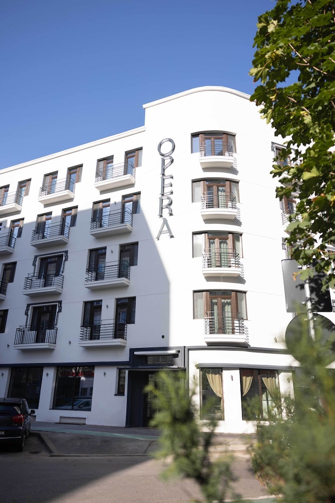 Opera Hotel - carbon neutral hotel in Timisoara