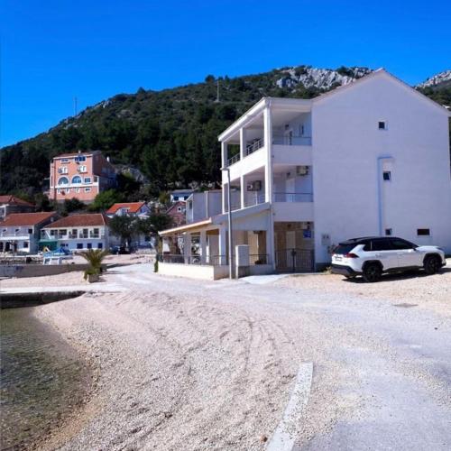 Apartments Sandra Duboka 22 Duboka Klek — 4-Star Luxury Hotel in Opuzen, Croatia