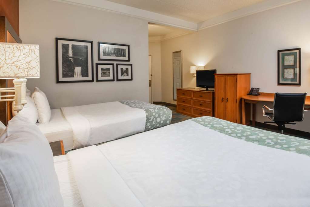 La Quinta Inn & Suites by Wyndham Colorado Springs South AP - photo 43