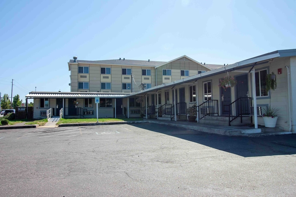 Golden Kent Motel - photo 53