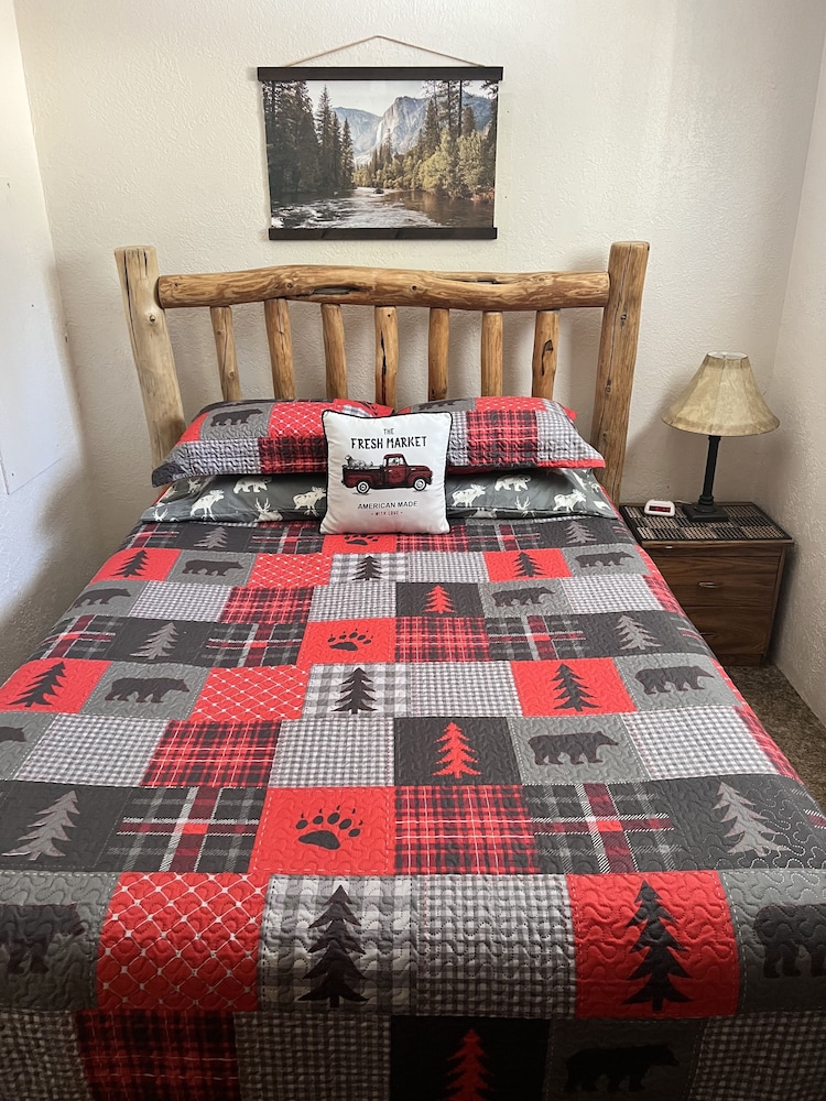 Bear Paw Lodge & Vacation Homes - photo 16